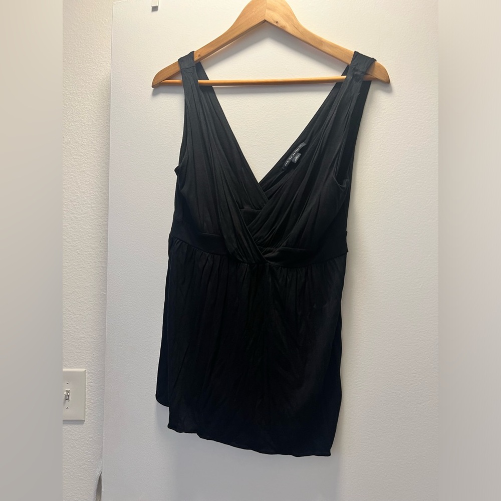 Banana Republic black V tank, size M